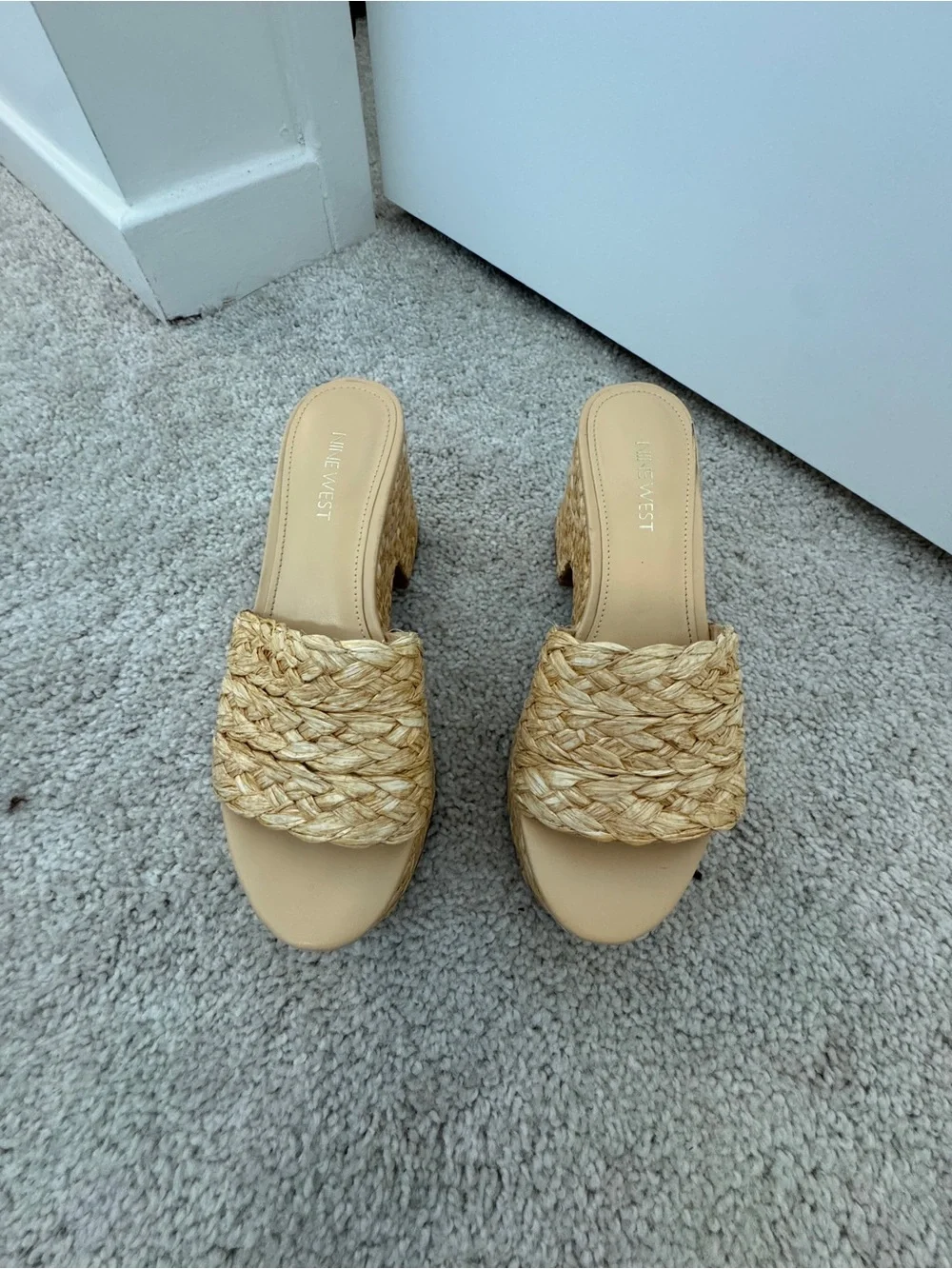 Barely worn, NINE WEST Rafts, Natural, 7.5 M, Natural Woven Platform Slides, pla